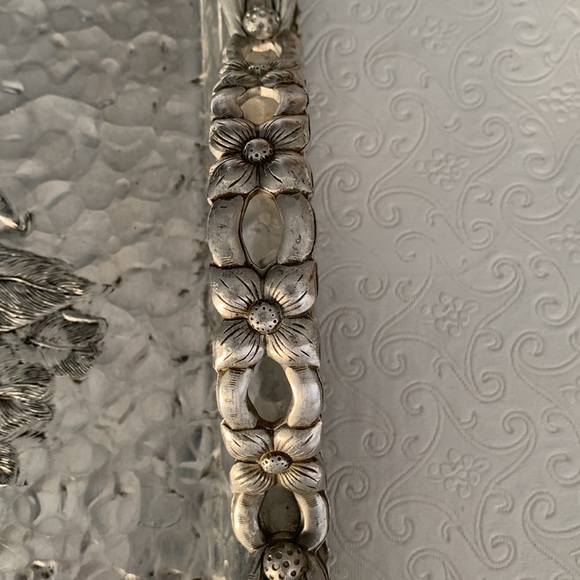 Vintage Rodney Kent Hammered Aluminum Tulip Tray with Serving Handles - Picture 5 of 8